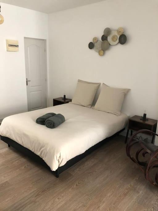 Appartement En Duplex A Auxonne Luaran gambar