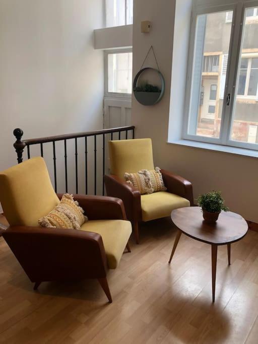 Appartement En Duplex A Auxonne Luaran gambar