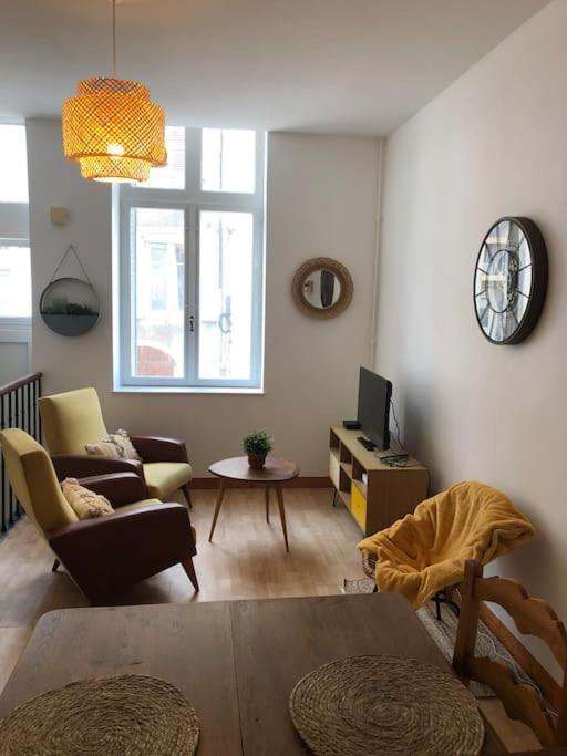 Appartement En Duplex A Auxonne Luaran gambar