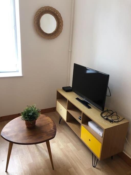 Appartement En Duplex A Auxonne Luaran gambar